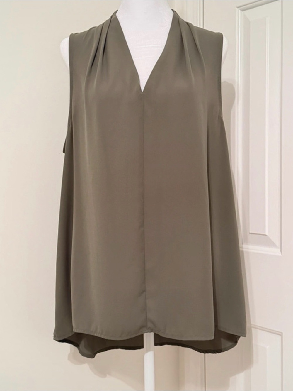 Massimo Sleeveless V‑Neck Flowy Olive Camisole – Classic Lightweight Fit - XXL